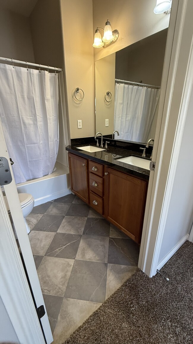 Building Photo - 1174 S. Meadow Fork #6