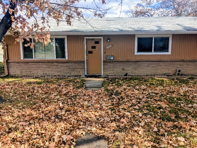 Building Photo - 1040 Ponderosa Dr