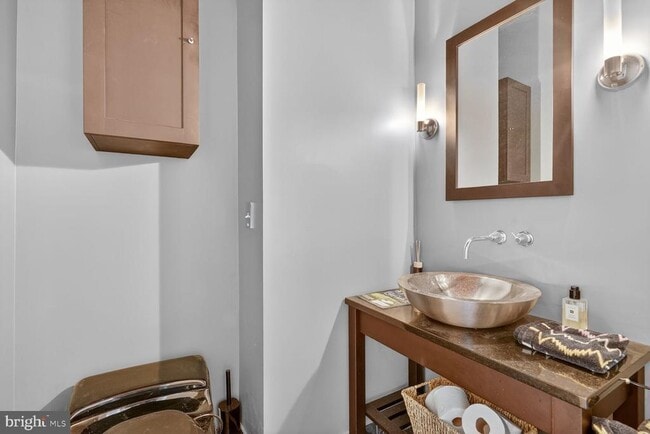 Building Photo - 1219 Ingleside Ave