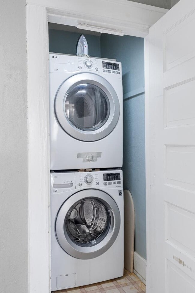 Building Photo - 56 Gadsden St