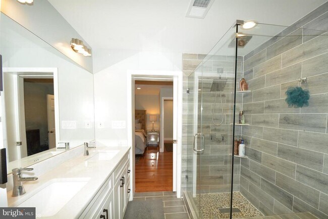 Building Photo - 6317 Everglades Dr