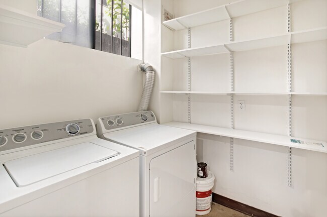 Building Photo - 1138 20th St