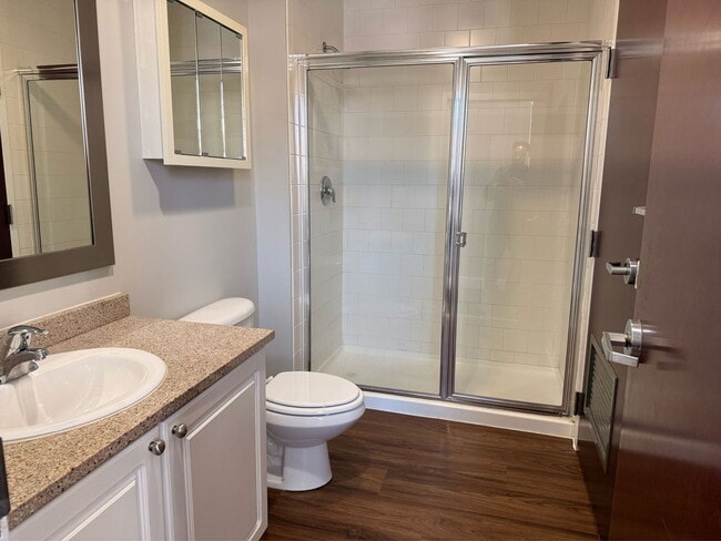 Building Photo - 210 Farmington Ave