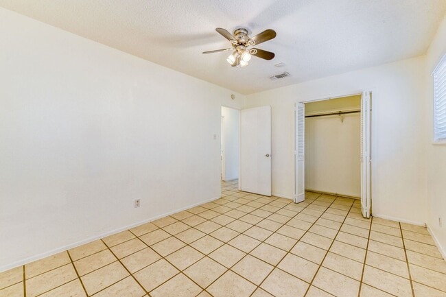 Building Photo - 2928 E 12th St