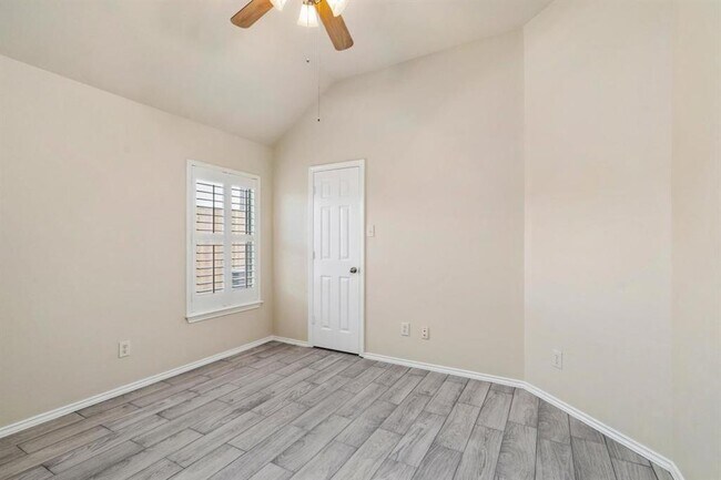 Building Photo - 17515 Burkhart Ridge Dr