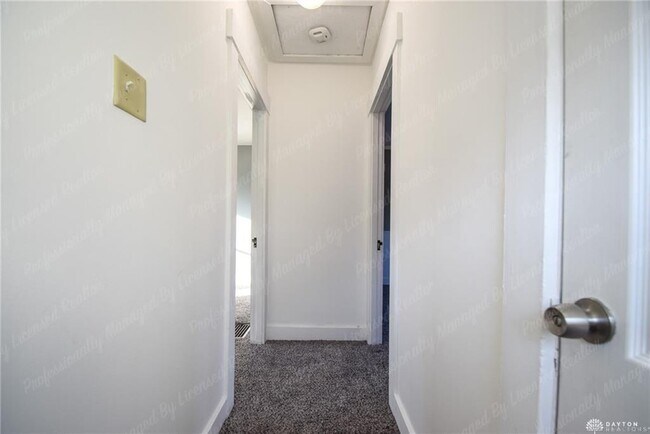 Building Photo - 2926 Robin Rd