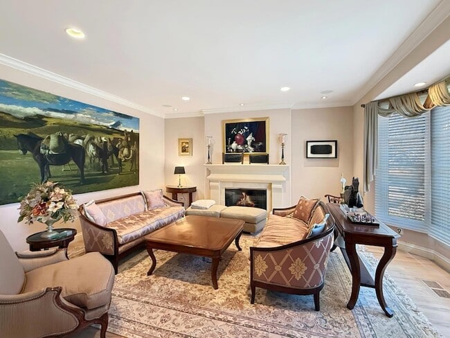 Building Photo - 1526 Hillview Dr