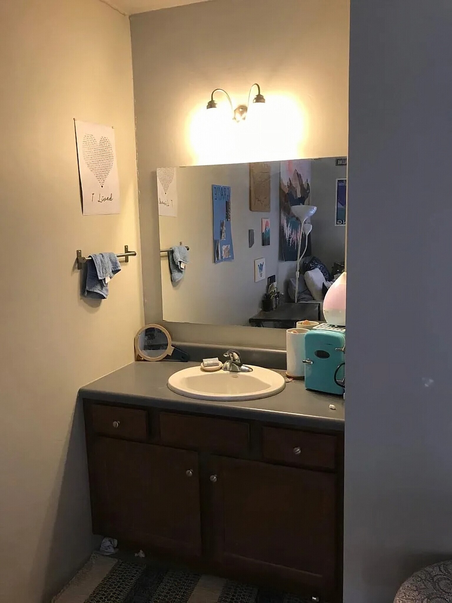 Building Photo - 312 S Cherry Ave