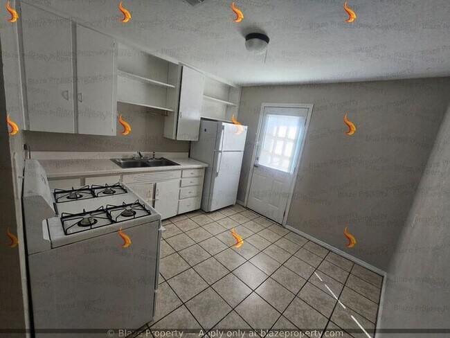 Primary Photo - 2 bed 1 bath Cottage style home for rent