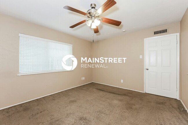 Building Photo - 4 Bedroom Pet-Friendly Home in Arlington, TX with Main Street Renewal