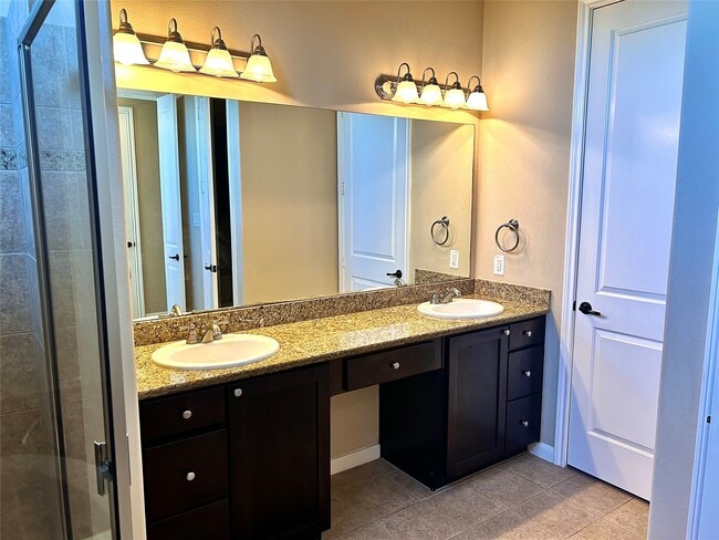 Building Photo - 1049 W 22nd St