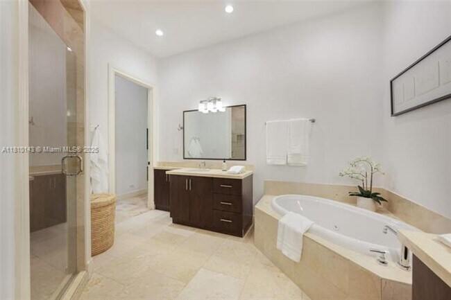 Building Photo - 7430 SW 56th Ct