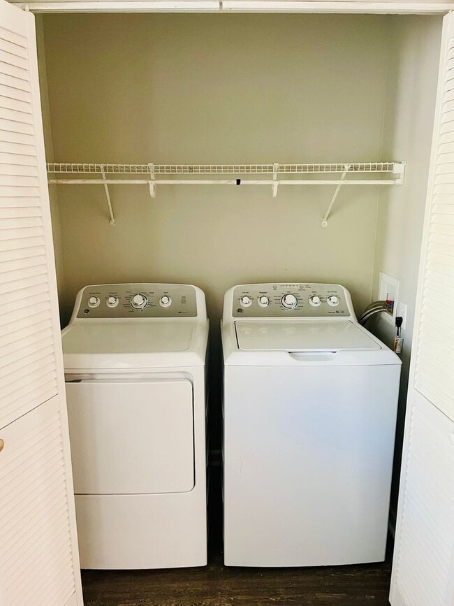 Building Photo - 2bd/1.5ba townhome super close to CCU/CMC/...