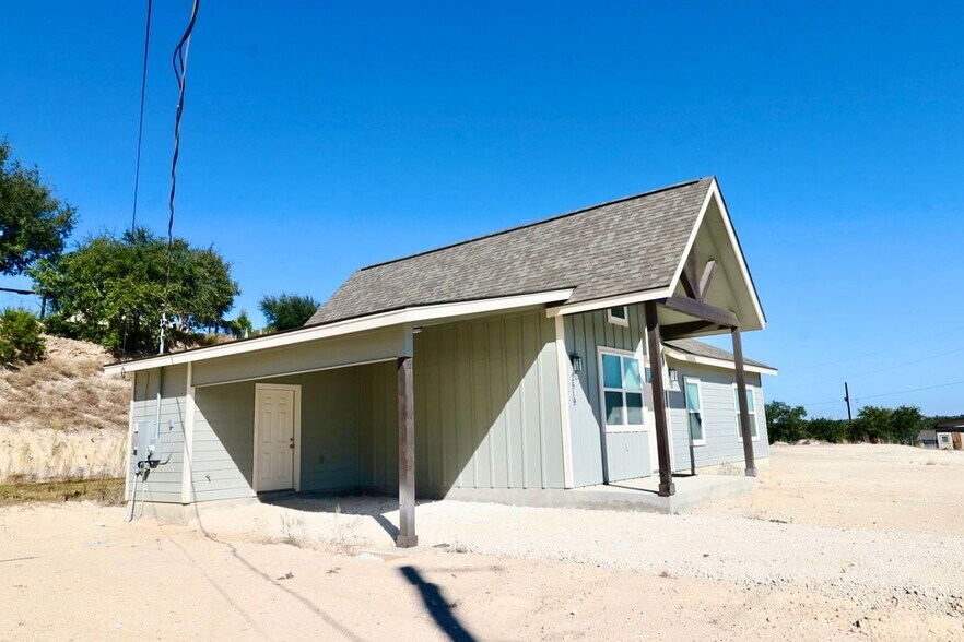 Building Photo - 2519 Golf Dr