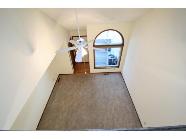 Building Photo - 207 Primrose Ct