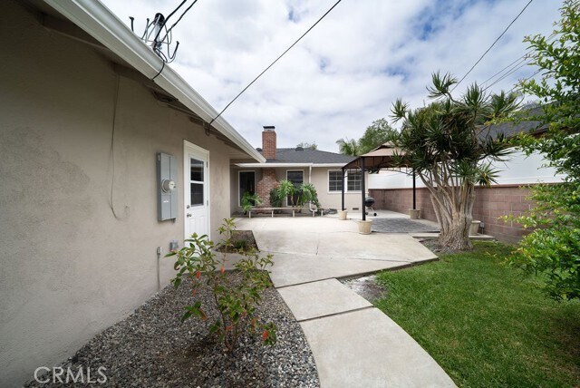 Building Photo - 2542 Vuelta Grande Ave