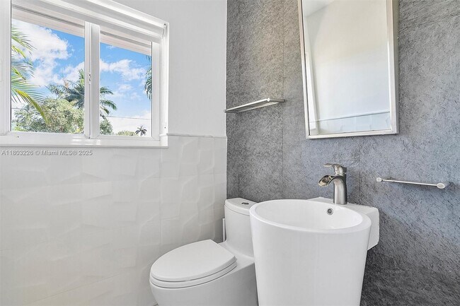 Building Photo - RIVER BAY PARK