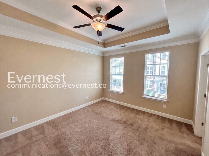 Building Photo - 351 Kara Ln
