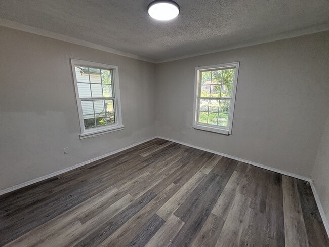 Building Photo - 4647 N Hartford Ave