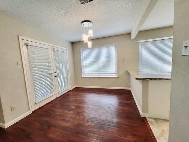 Building Photo - 2711 S Brompton Dr