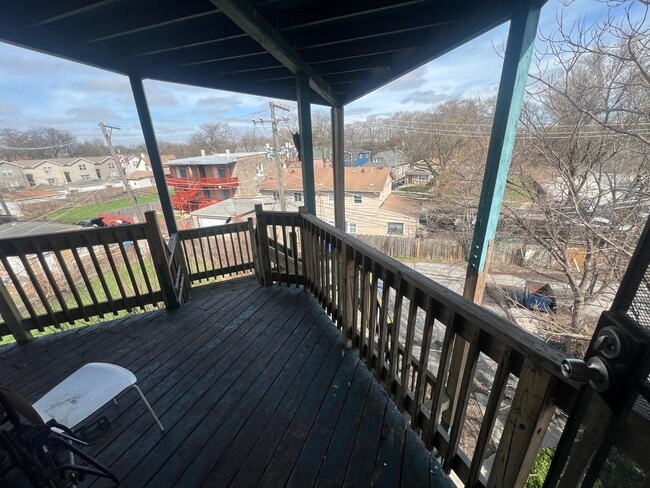 Building Photo - 734 E 95th St