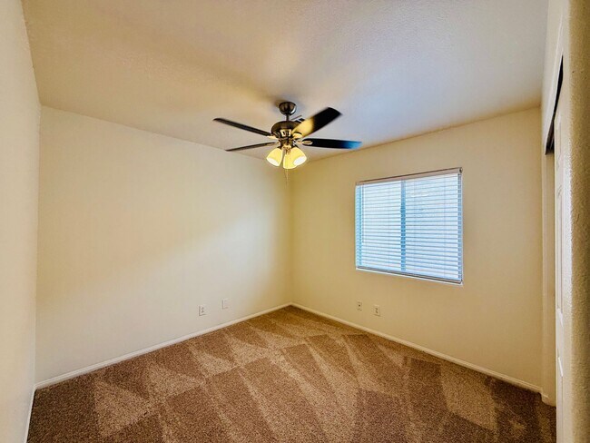 Building Photo - Charming Home in Henderson!