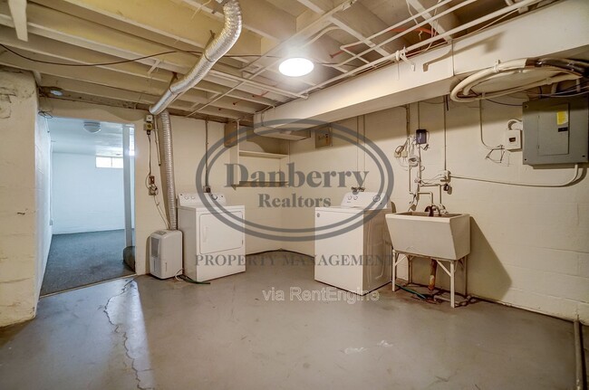 Building Photo - 1115 Secor Rd