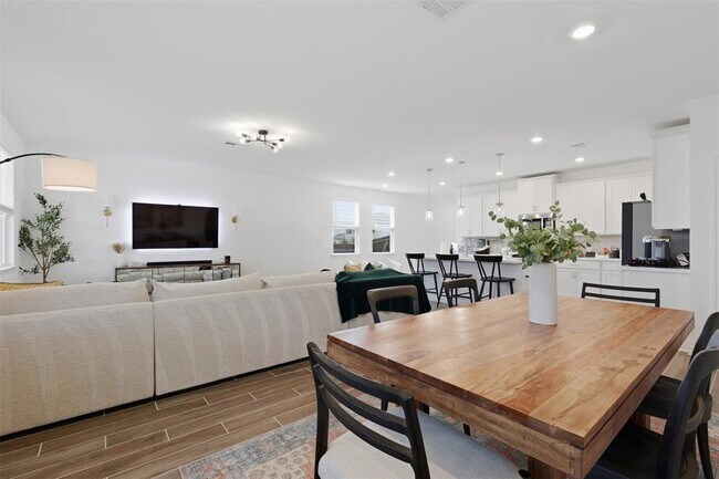 Building Photo - 203 Stinchcomb Rd