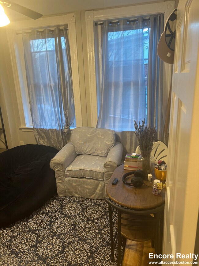 Building Photo - 115 Salem St