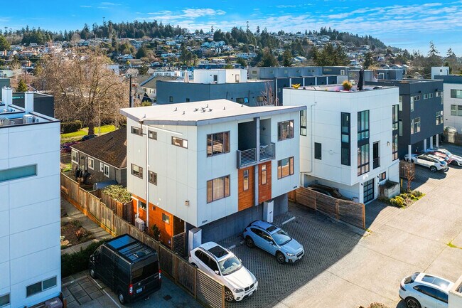 Building Photo - 2904 Alki Ave SW