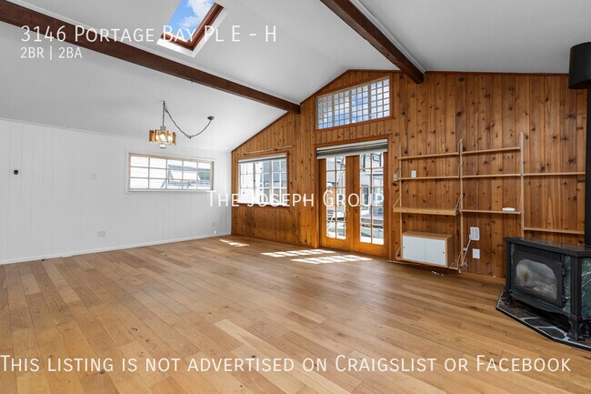 Building Photo - One of a kind 2 bed/1.75 bath houseboat ov...