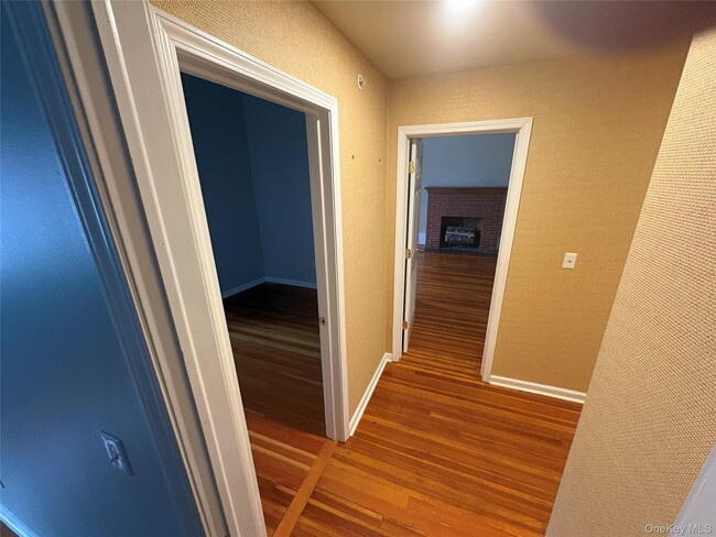 Building Photo - 4 E Main St