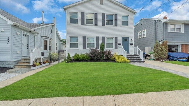 Building Photo - 1226 1/2 Briarwood Rd-