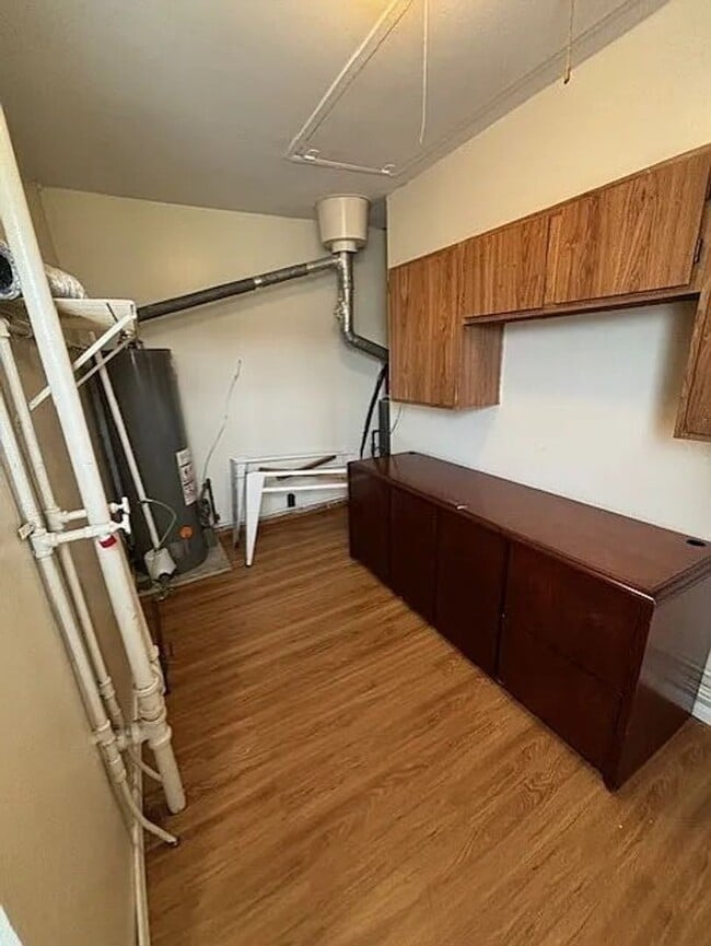 Building Photo - 1324 Fairlawn Dr