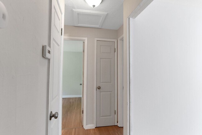 Building Photo - 8135 Bloom Dr