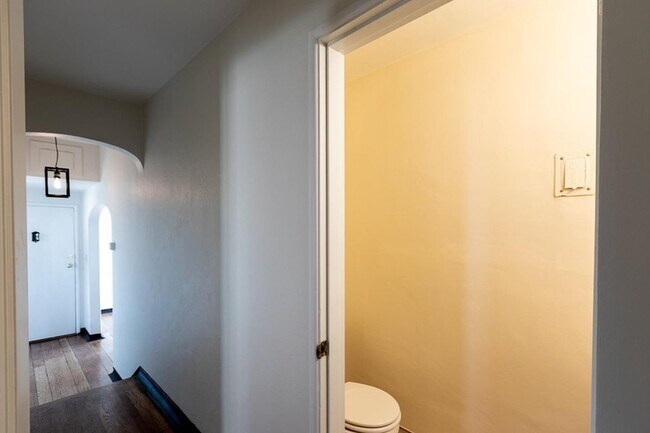 Building Photo - Elegant Kensington living with comfort, character, and scenic appeal