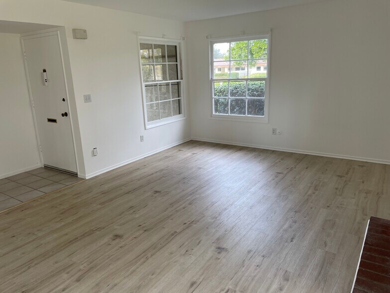 Building Photo - 4150 Lake Harbor Ln