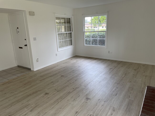 Building Photo - 4150 Lake Harbor Ln