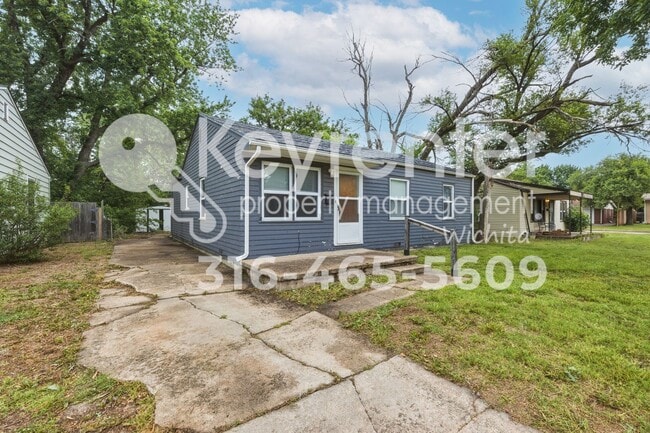 Building Photo - Charming 3-Bedroom Home with Original Hardwood Floors & Large Backyard