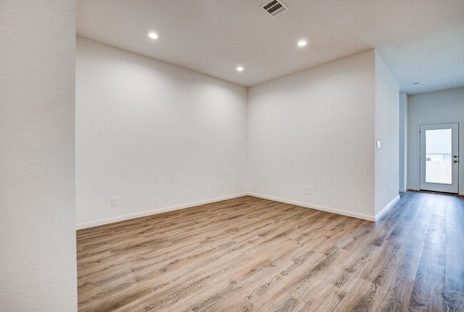 Building Photo - 1225 Antelope Passing Dr