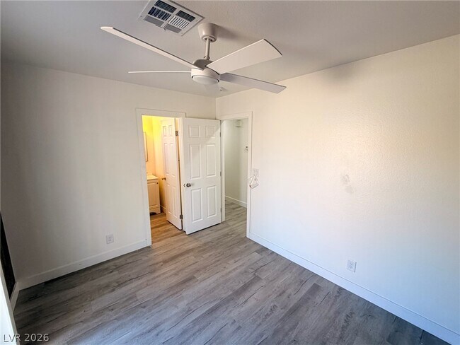 Building Photo - 1312 E Brooks Ave