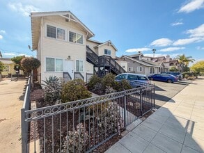 Building Photo - SD: Bright 2BD/2BA Unit in University Heights with A/C, In-Unit Laundry & 1 Reserved Parking