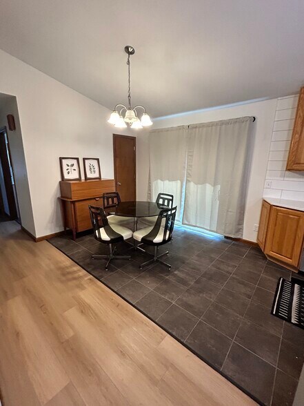 Building Photo - 6166 River Bluff Dr