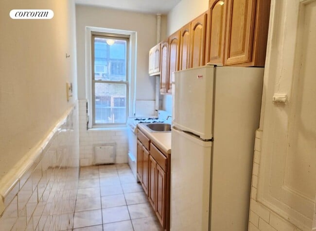Building Photo - 3900 Greystone Ave