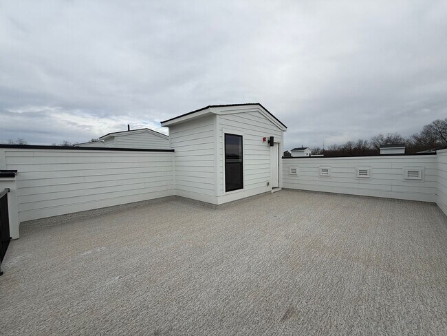 Building Photo - **OFFERING FIRST MONTH'S RENT FREE, $200 MOVE IN PROMOTION & REFUNDABLE APPLICATION FEES** New Co...