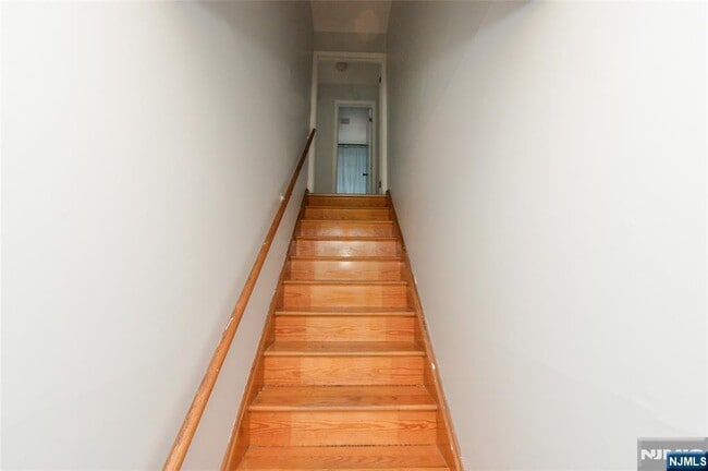 Building Photo - 421 Leonhardt Dr