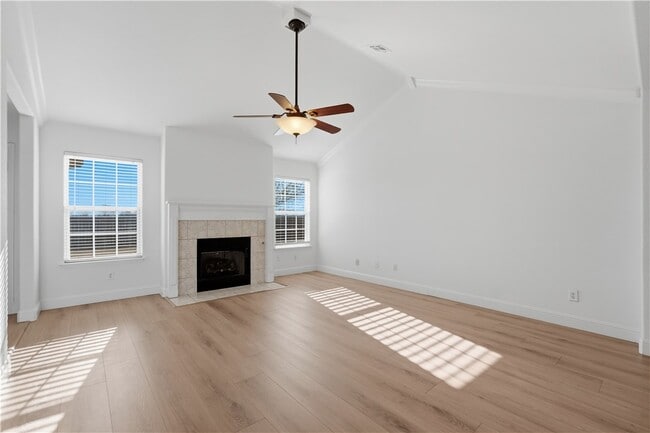 Building Photo - 551 Dogwood St