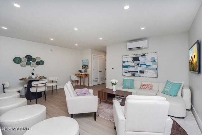 Building Photo - 27 3rd Ave