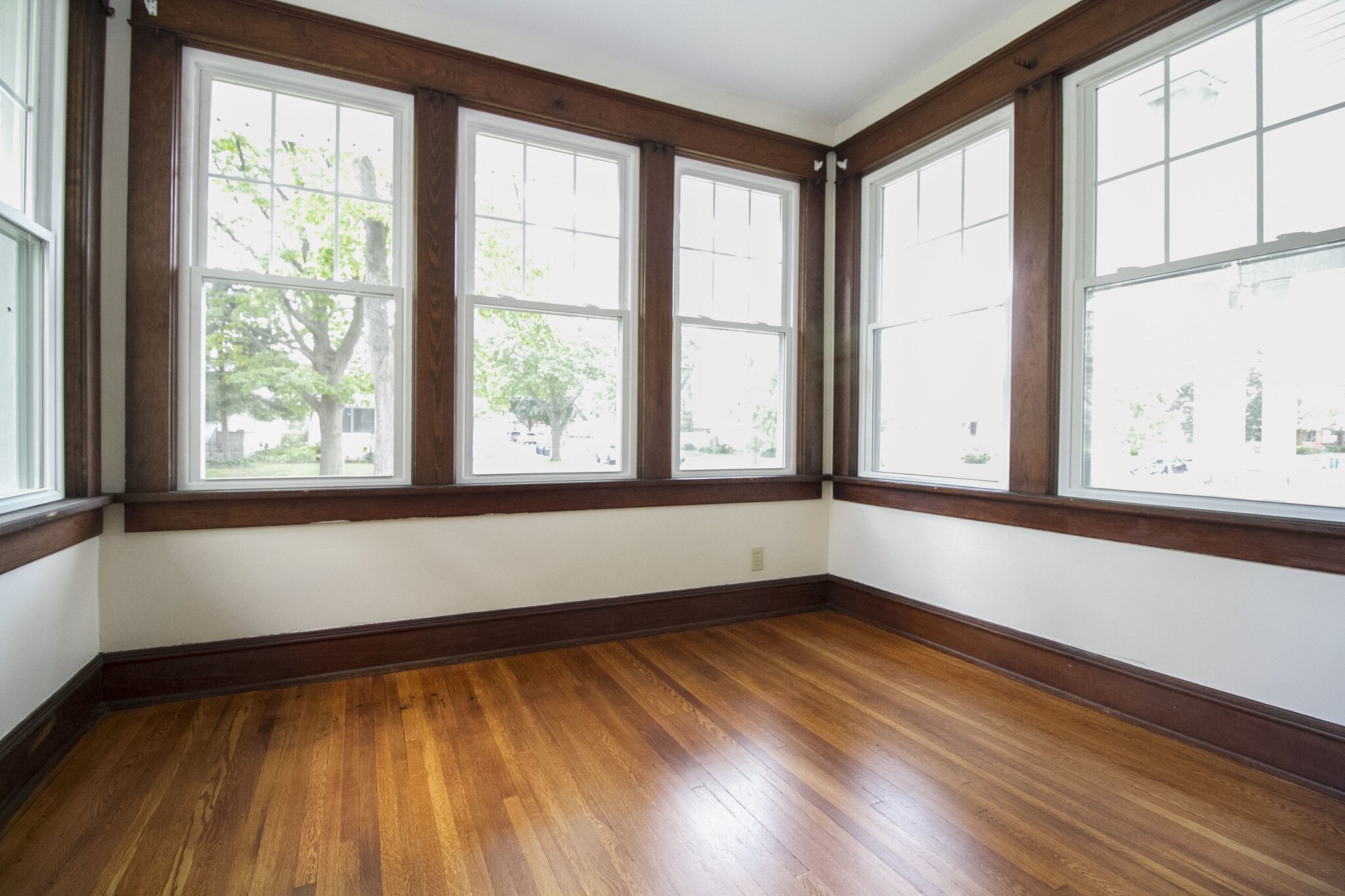 Building Photo - 701 Hampton Ave