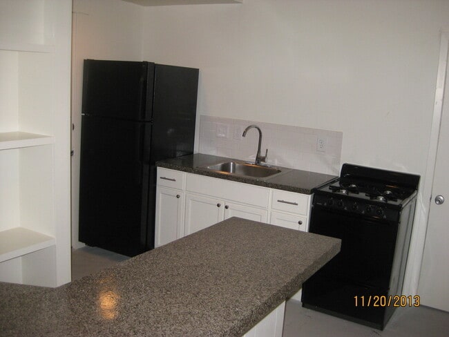 Building Photo - 302 E 30th St